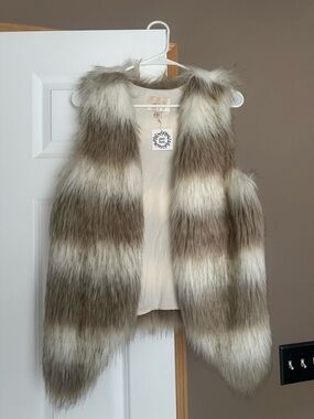 Skies Are Blue Ivory Faux Fur Vest
